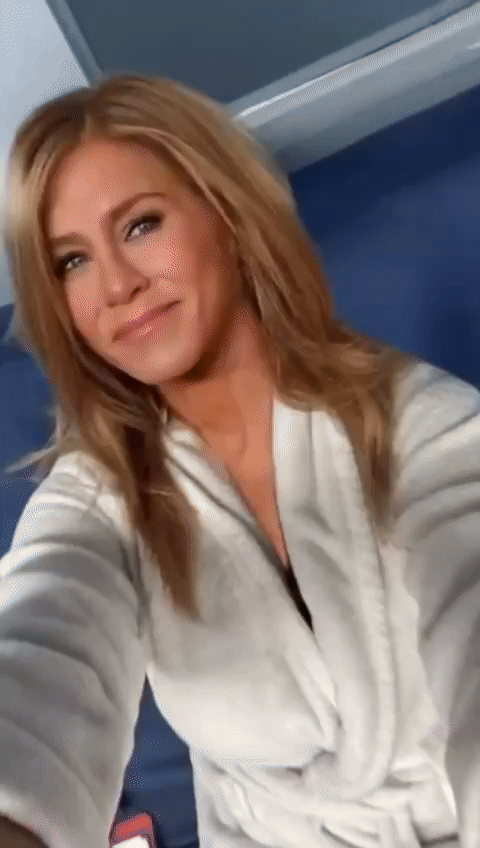 01_-_Jennifer_Aniston_-_Happy_Monday_my_friend.gif