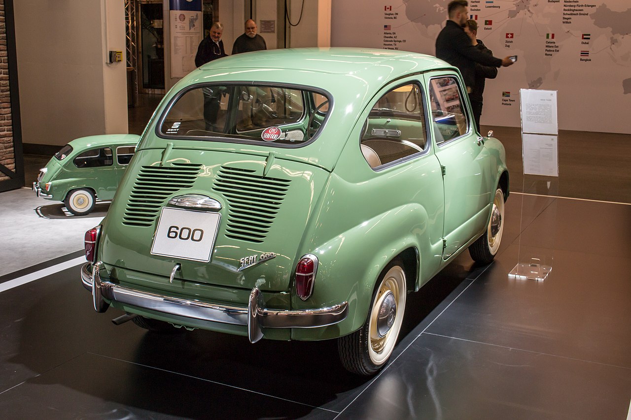 1280px-Techno-Classica_2018,_Essen_(IMG_9760).jpg