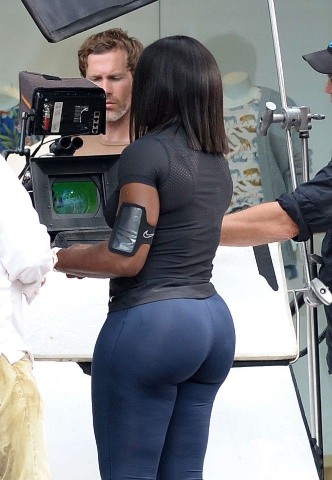 15354078_serena-williams_-filming-a-commercial-for-chase-bank--06-662x957.jpg