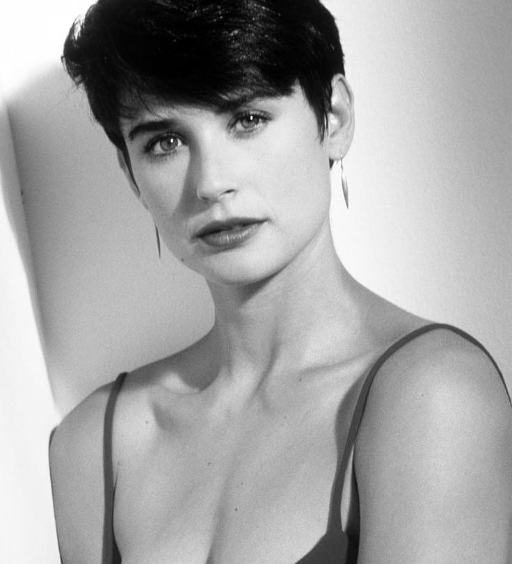 2018-04-20 02.25.19 1761455827825572606_demimoore.jpg