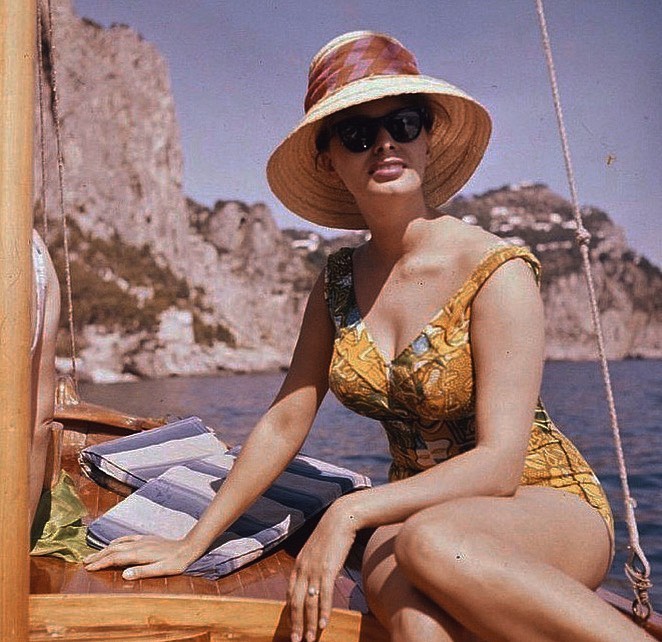 2020-05-30 23.03.38 2320881177445855537_sophialoren.jpg