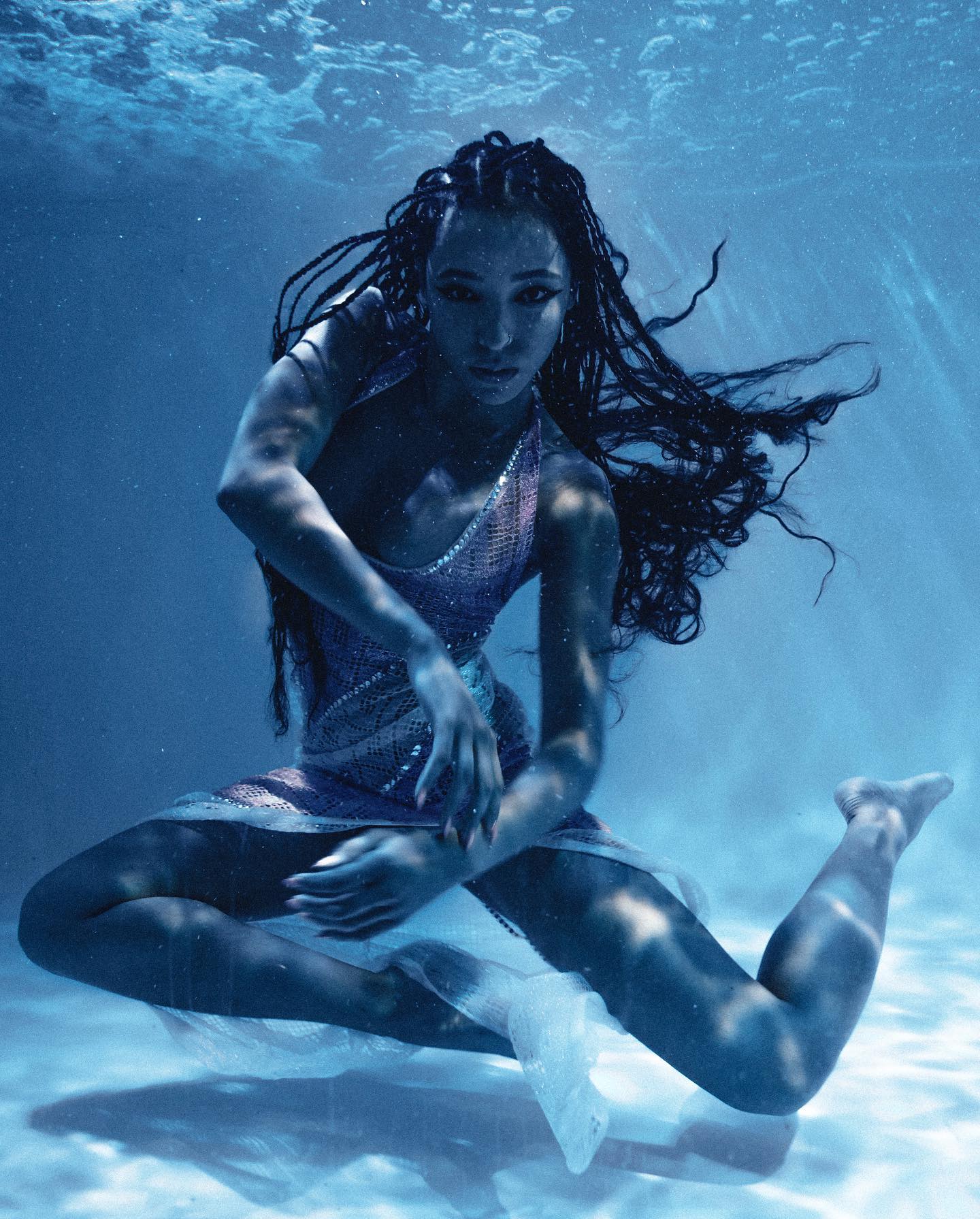 339238530_tinasheunderwaternumero4.jpg