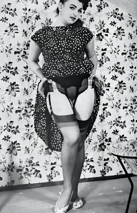 529132375_nylons-17.jpg