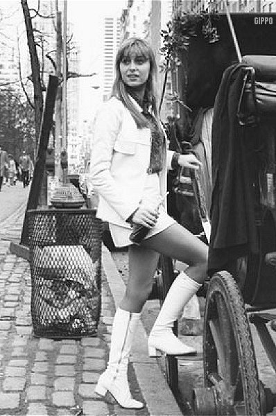 693210714_SusanGeorgemini_1967_susan_george_122_141lo[1].jpg