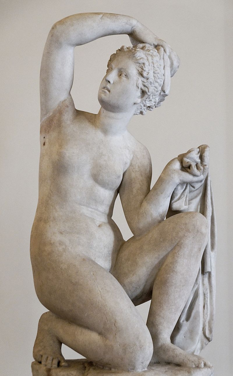 800px-Crouching_Aphrodite_Altemps_Inv8565.jpg