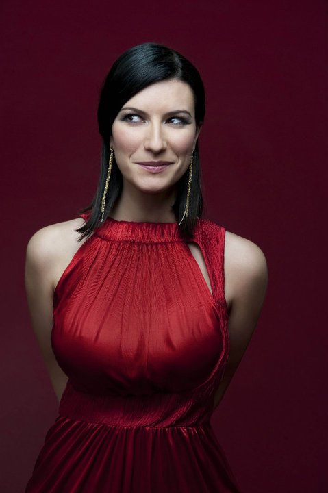 90215_LauraPausini_037_123_460lo.jpg