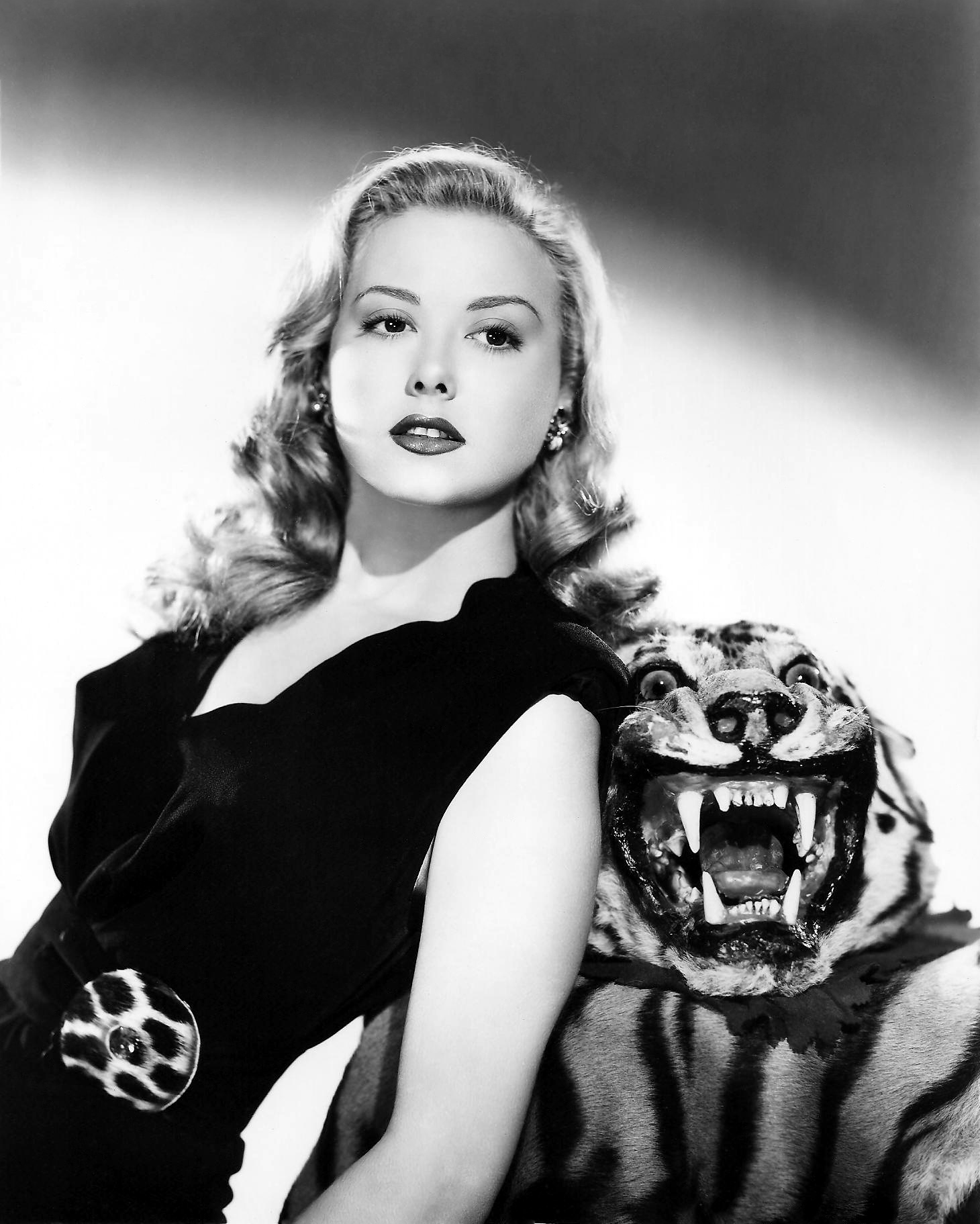 Adele_Mara_(The_Tiger_Women-1945).jpg