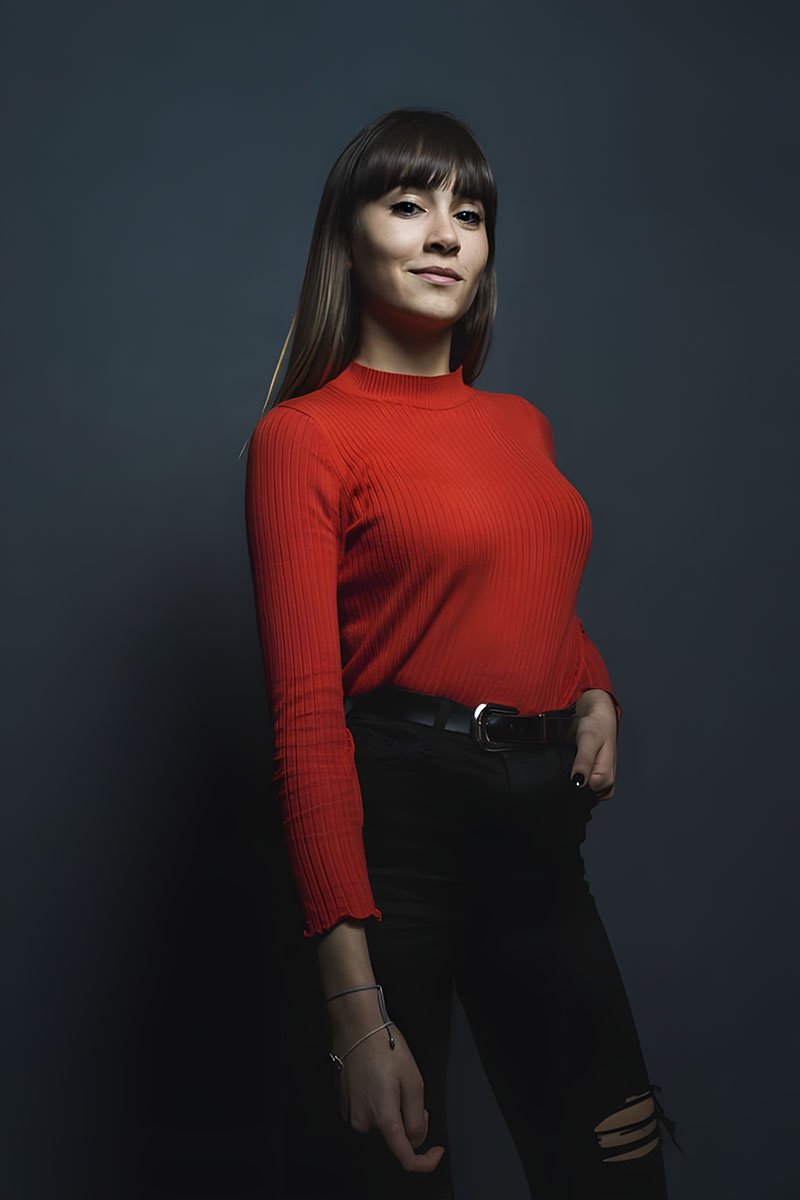 Aitana Ocaña con un jersey ceñido.jpg