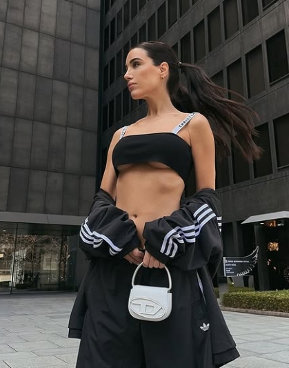 Captura de pantalla_2-6-2025_15353_www.**********com.jpeg