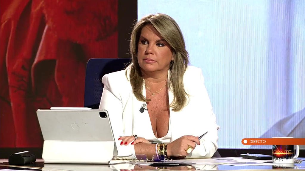 Carmen Porter en horizonte con chaqueta blanca y escotazo (3).jpg