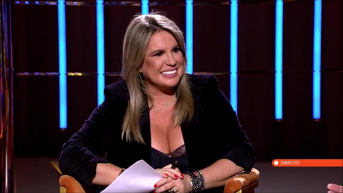 Carmen Porter, escote con transparencias 1.jpg