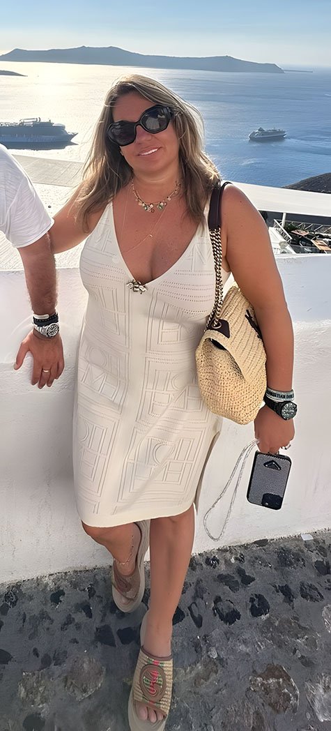 Carmen Porter sin sujetador posando con vestido veraniego.jpg