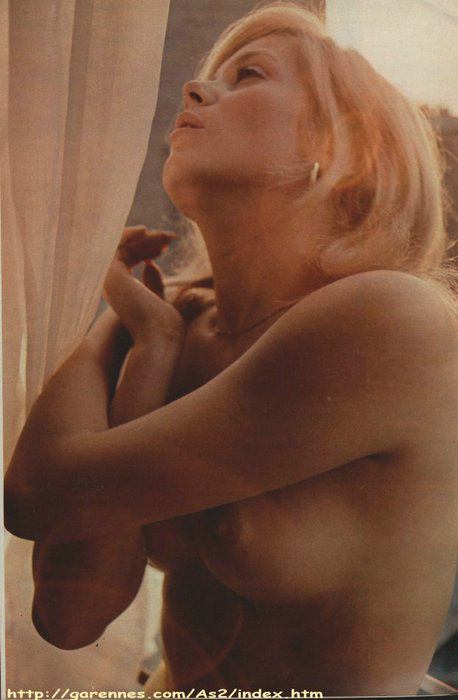 Catherine_Deneuve-1973-Janvier-LUI-06.jpg