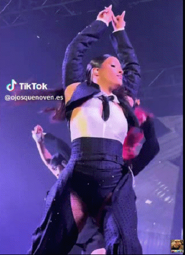 chanelculazotangaconciertogif-new.gif
