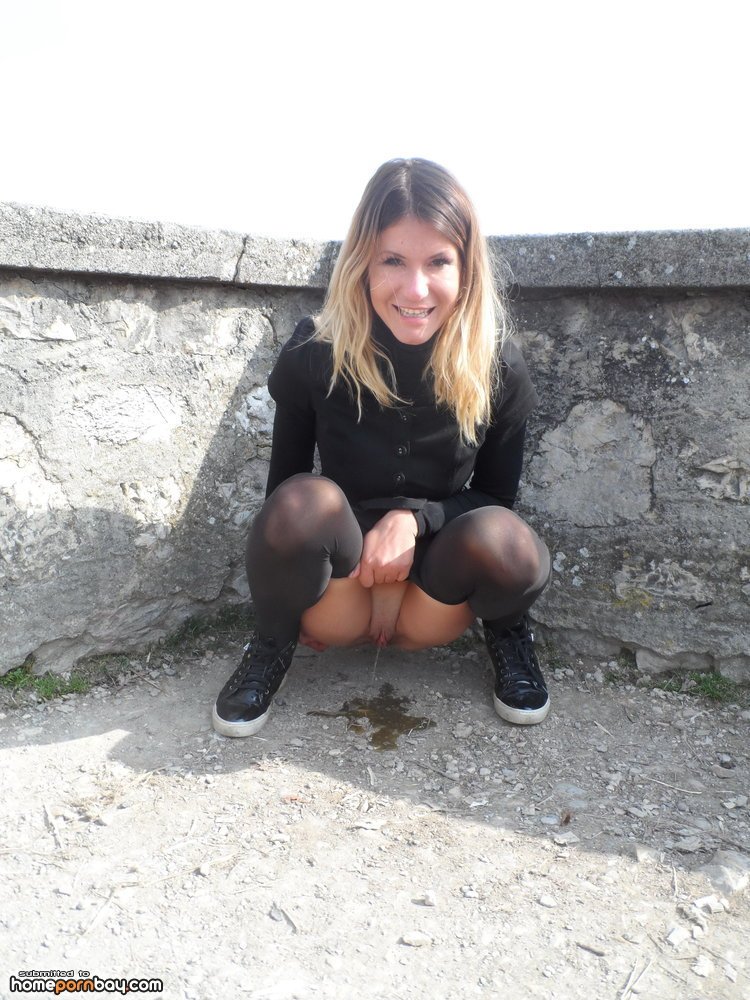 Chica meando (7).jpg