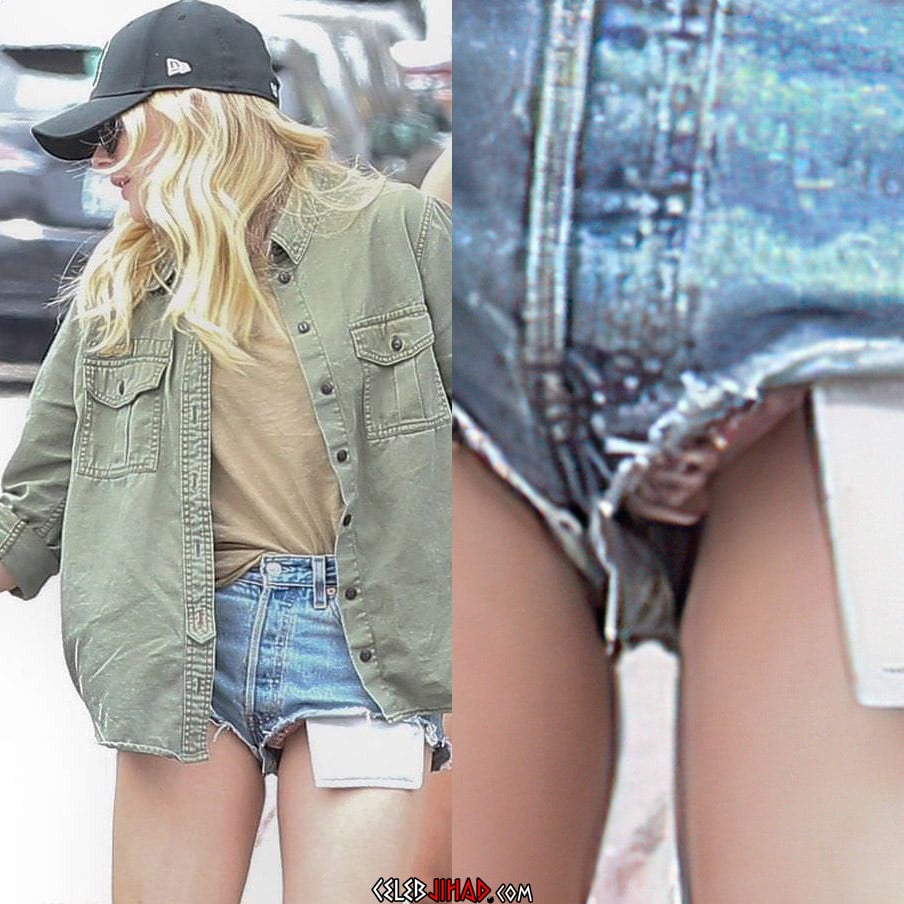 chloe_grace_moretz_panties_slip.jpg