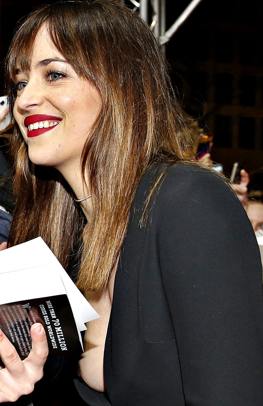 Dakota_Johnson_NipSlip.jpg