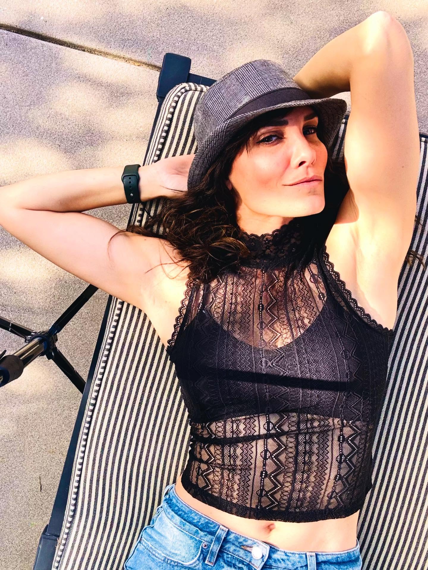 Daniela-Ruah-arms-belly.jpg
