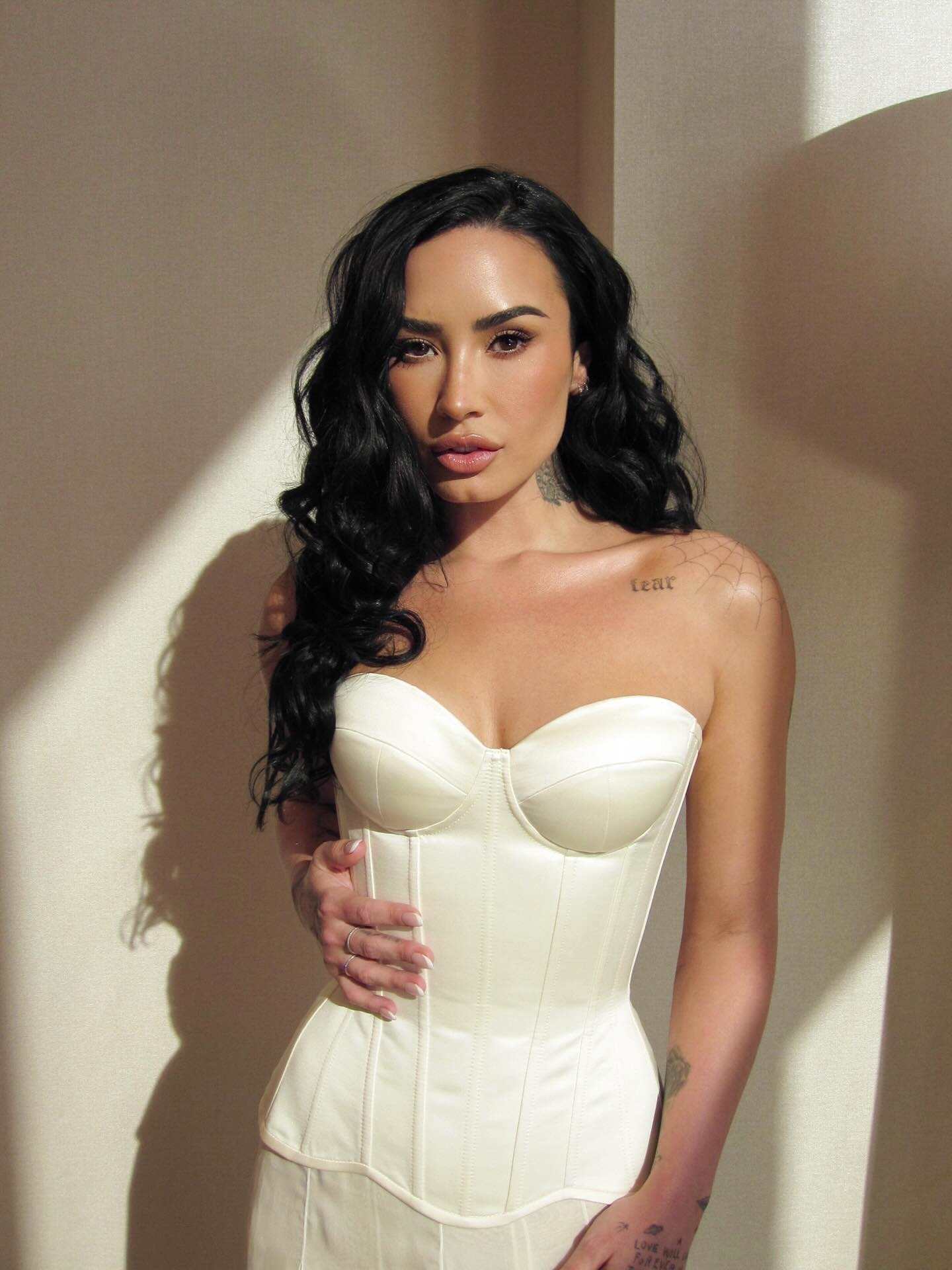Demi (2).jpg