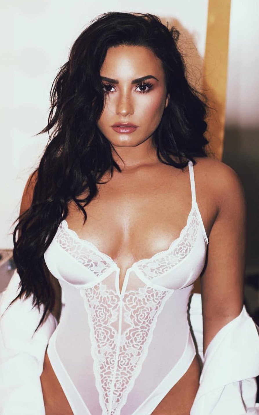 Demi Lovato (6).jpg