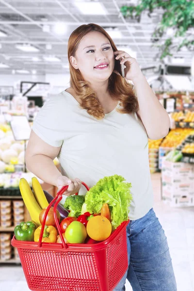 depositphotos_132974782-stock-photo-fat-woman-talks-on-cellphone.webp