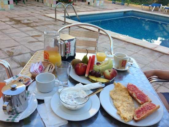 desayuno piscina.jpg