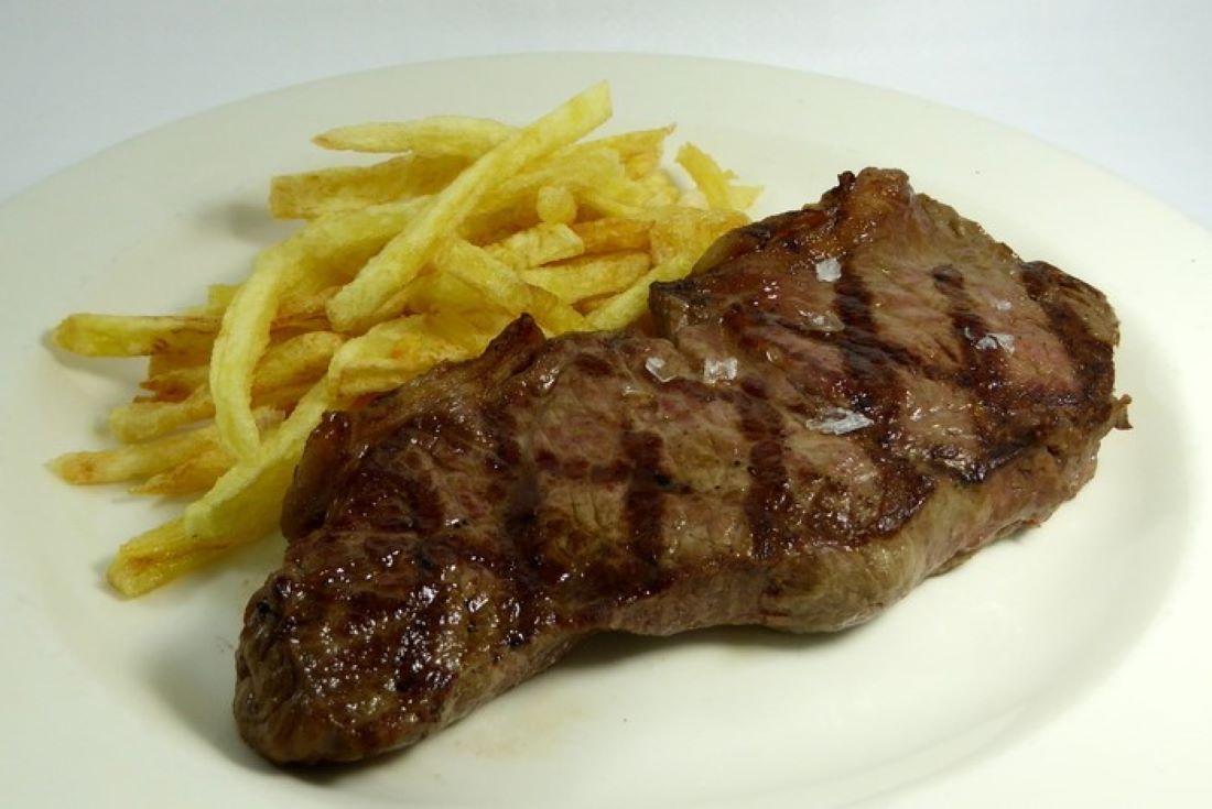 entrecote_a_la_parrilla_con_patatas_fritas.jpg