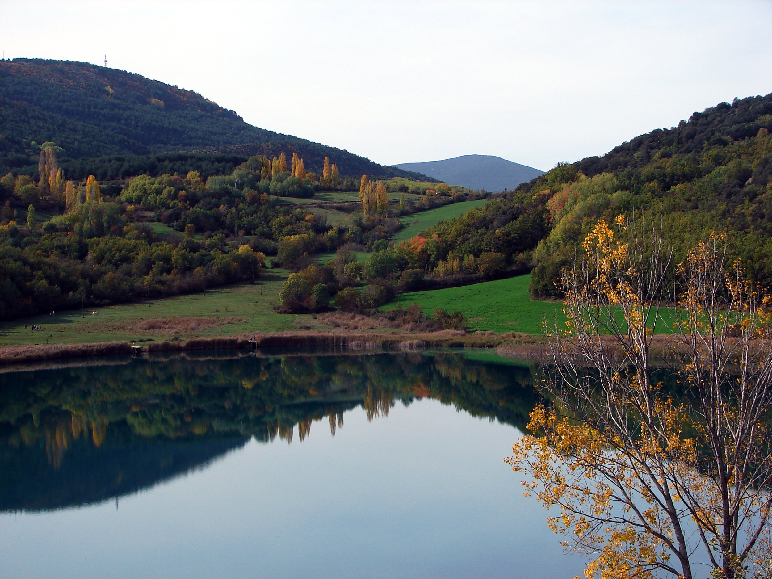 Estany_de_Montcortès_(Pallars_Jussà).jpg