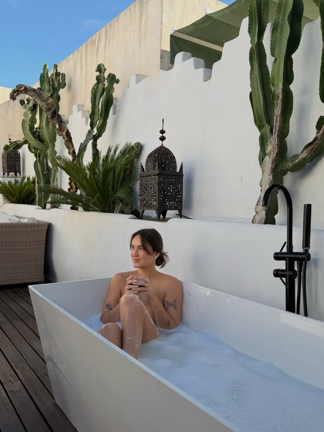 Este fin de semana ha tenido un poquito de todo- desconexión, risas, bailes, sobremesas eterna...jpg