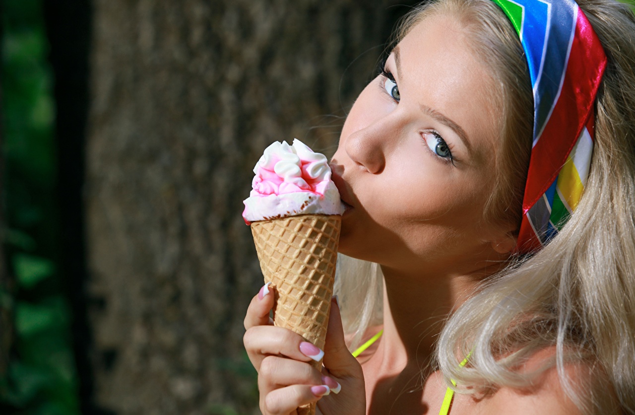 Fingers_Ice_cream_Blonde_girl_Glance_Manicure_Ice_570709_1280x836.jpg