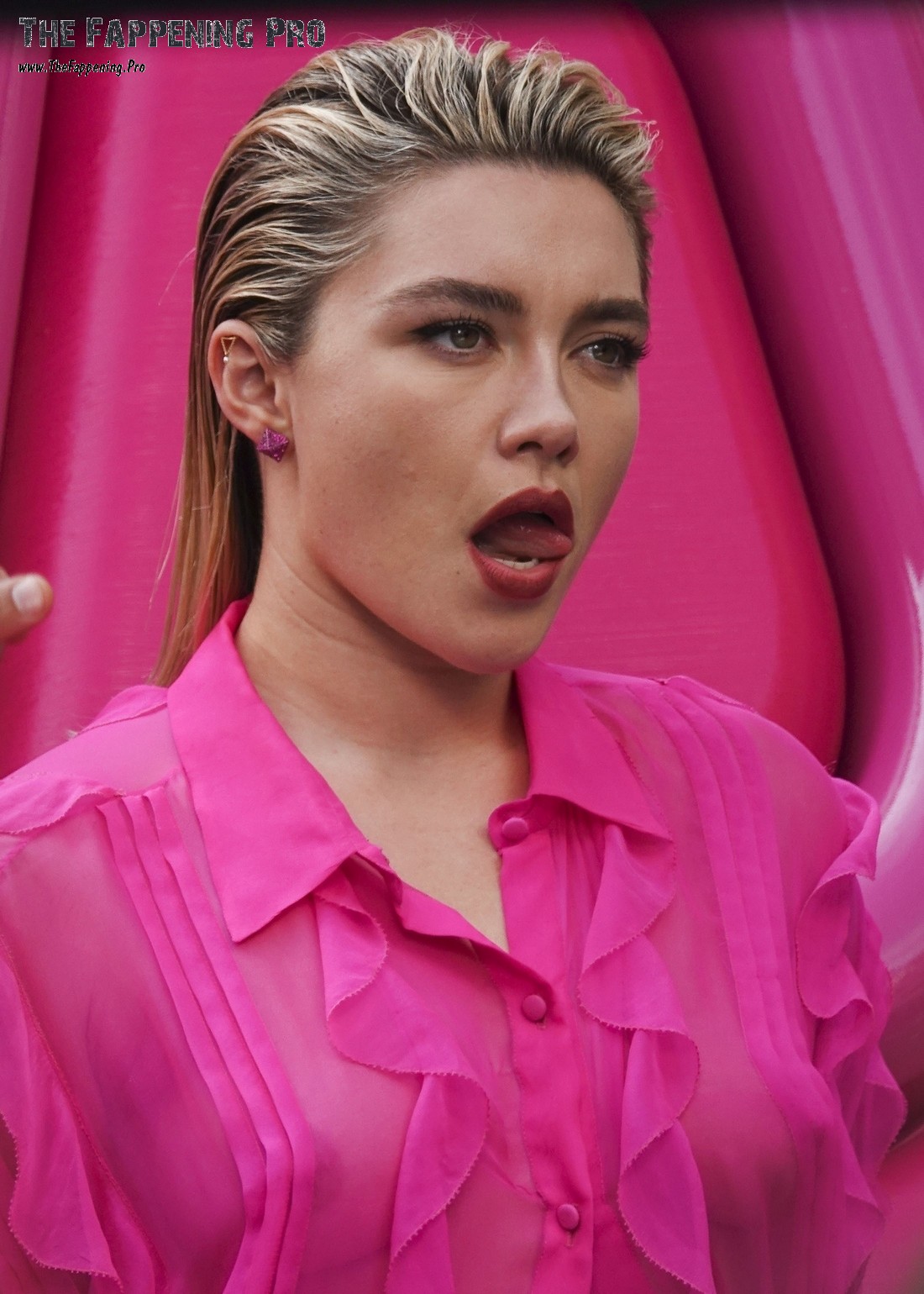 Florence-Pugh-Topless-TheFappening.Pro-1.jpg