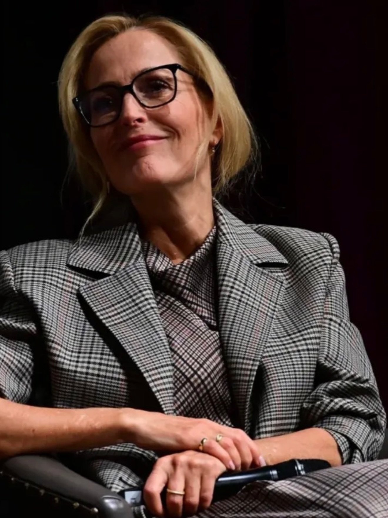 gillianandersonnews__2025-11-05T184151.000Z_5.jpg
