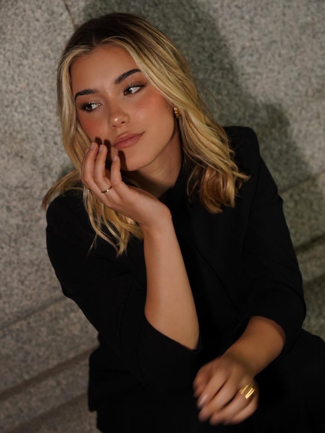 hace una semana fuimos a los premios @genzawards y tenía estas fotos en la galería y no se pue...jpg