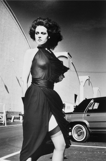 HELMUT NEWTON Sigourney Weaver Los Angeles 1983.png