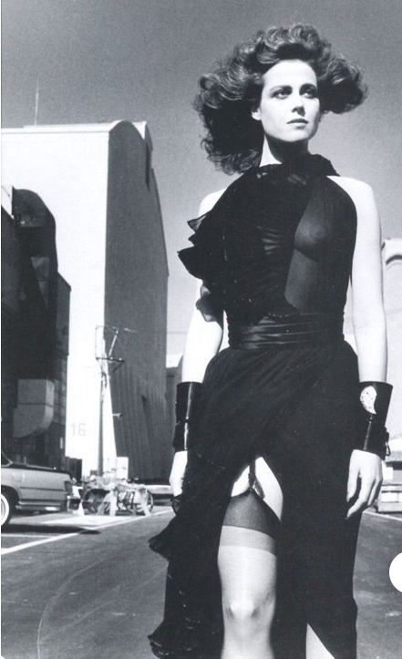 Helmut newton Sigourney weaver Sigourney.png