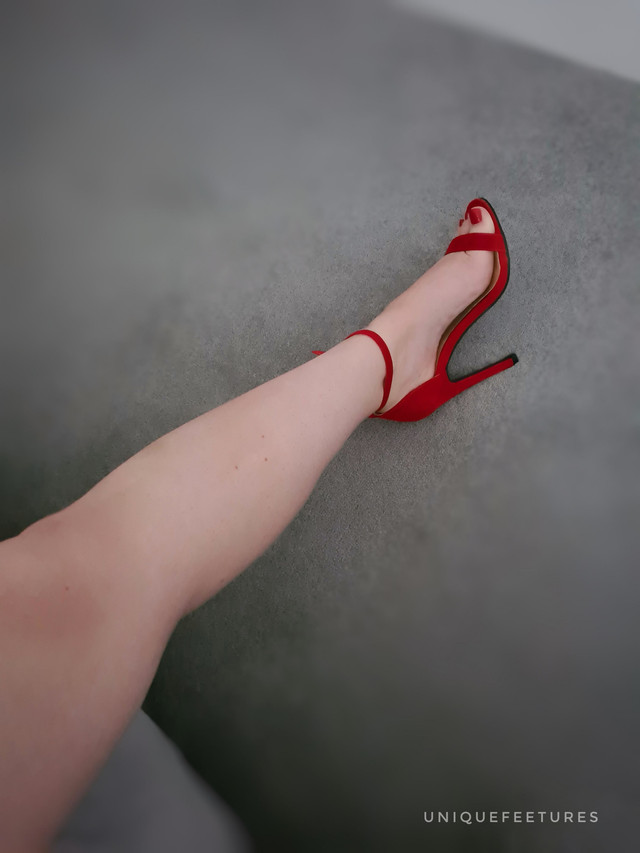 high-heels-red-as-they-say-its-double-trouble-6-Cc-XGN.jpg