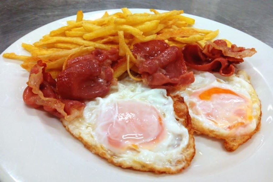 huevos-fritos-con-jamon.jpg