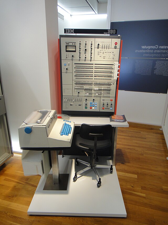 IBM_system_360-50_console_-_MfK_Bern.jpg