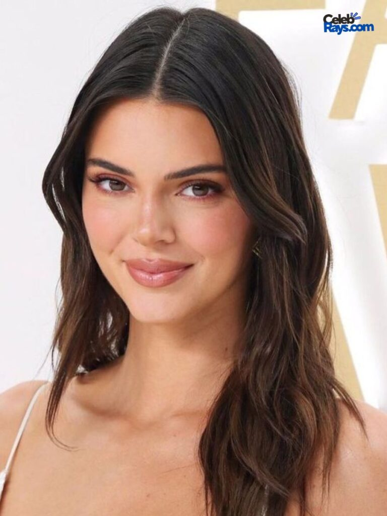 Kendall-Jenner-Biography-768x1024.png