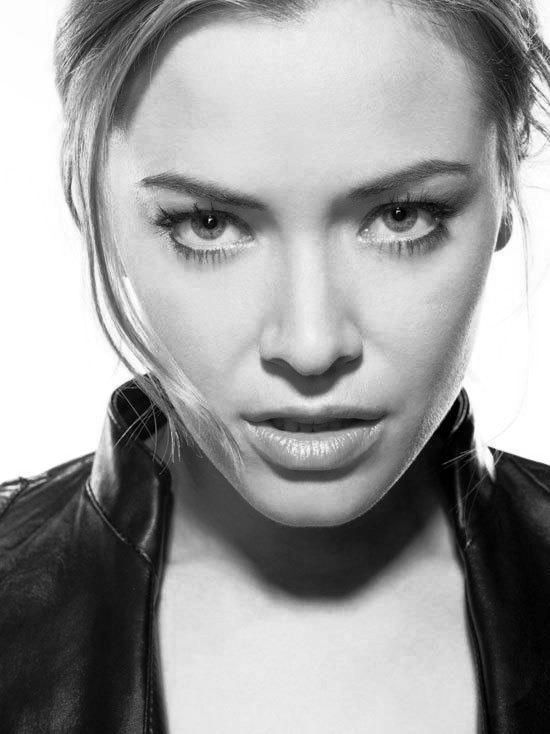 KRISTANNA LOKEN foto 2p.jpg