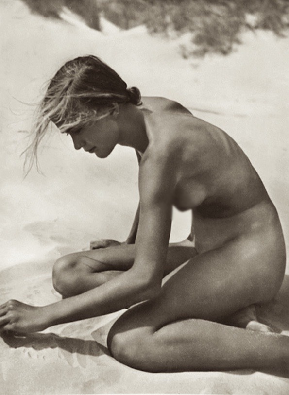 Kurt Reichert • Swimming girl, from the series “In Light and Sun”, 1940.jpg