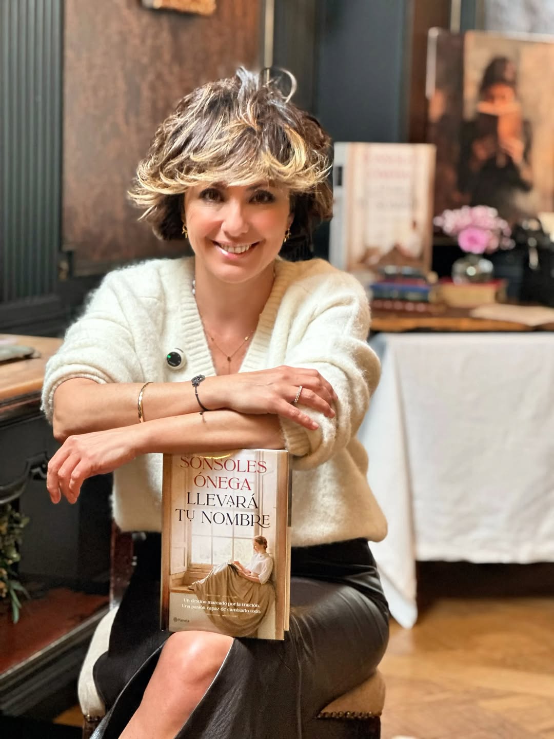 La historia de Mada Riva, escrita en #LlevaráTuNombre, ya está en las librerías. Así estamos ➡...jpg