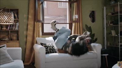 La.Que.Se.Avecina.S16e01 ana arias bragas (1).gif