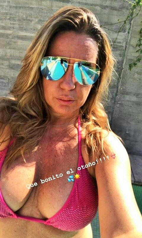 Las tetas de Carmen Porter en bikini en verano.jpg