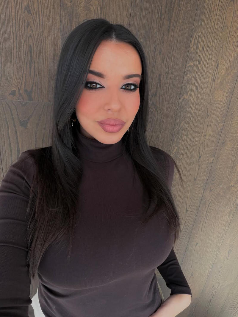 Las tetas de Sarah Santaolalla con jersey ceñido (1).jpg