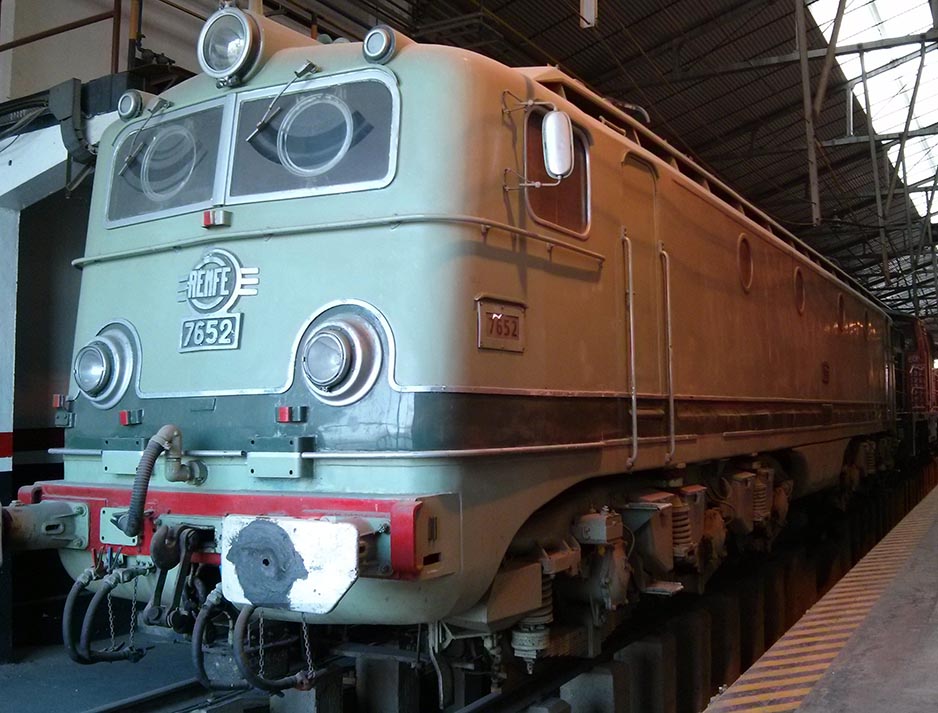 Locomotora_eléctrica_RENFE_7652.jpg