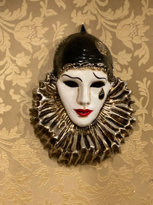 Máscara veneciana de Pierrot🎭.png