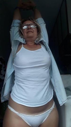 milf-good-morning-world-i-am-getting-ready-for-work-but-NsJyO3.jpg