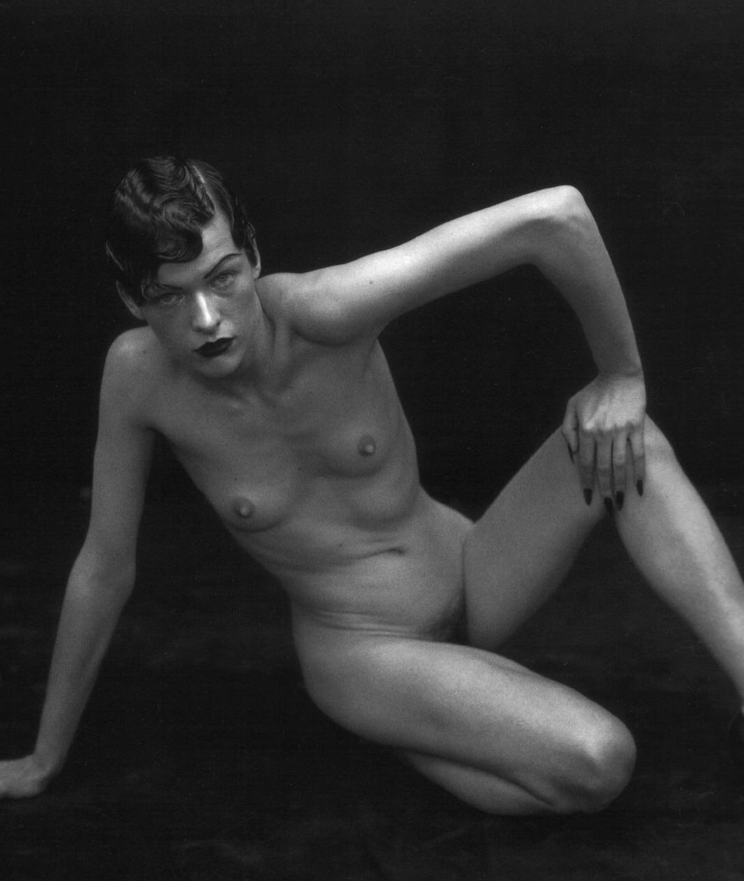 Milla Jovovich desnuda (3).jpg