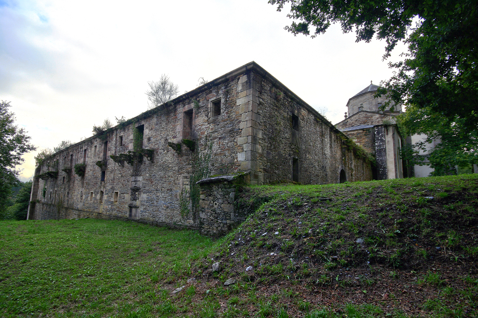 Monasterio de Santa María de Monfero 2.jpg